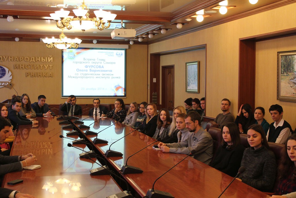 Открытая встреча студентов МИРа с Главой Самары Олегом Фурсовым